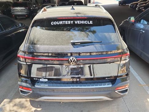 Certified 2025 Volkswagen Taos SEL AWD/4WD image 4