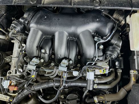 Used 2025 Nissan Pathfinder SV FWD image 34