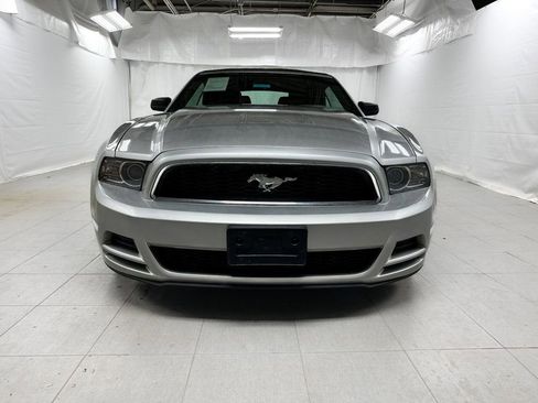 Used 2014 Ford Mustang Convertible image 2