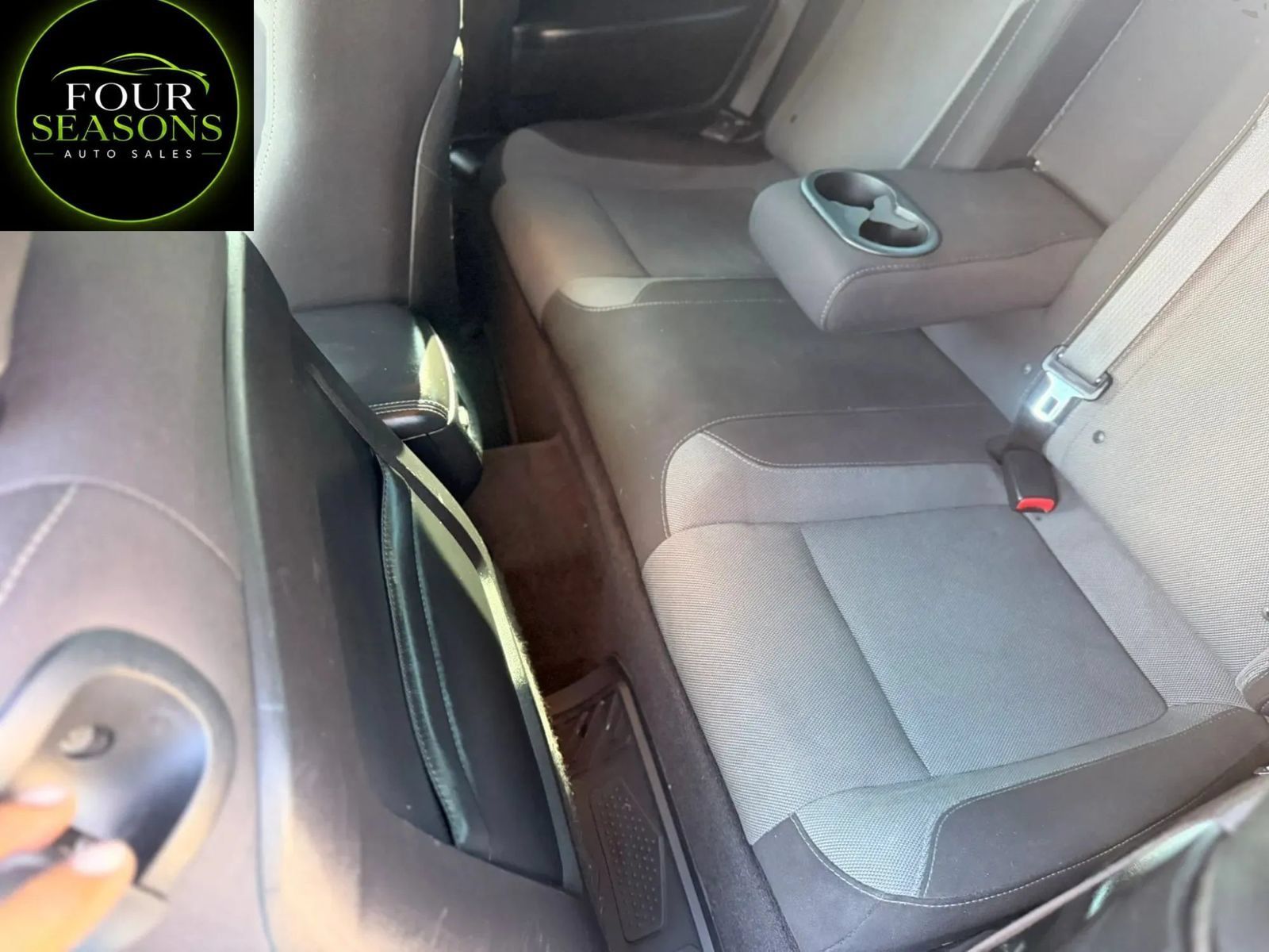 Used 2015 Dodge Challenger SXT RWD image 10