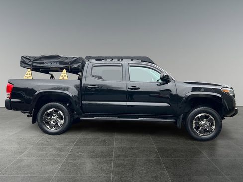 Used 2017 Toyota Tacoma SR5 w/ Tow Package image 8