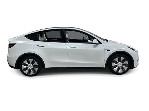 Certified 2023 Tesla Model Y Long Range AWD/4WD image 7