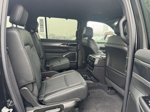 New 2025 Jeep Wagoneer Series II w/ Convenience Group I image 15