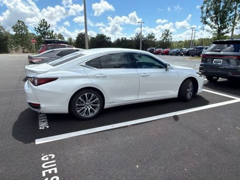 Used 2021 Lexus ES 300h w/ Premium Package FWD image 4