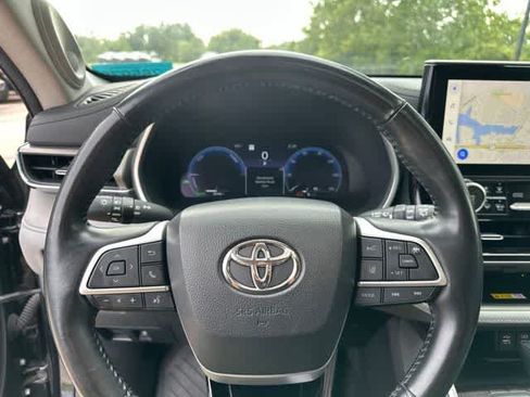 Used 2023 Toyota Highlander Limited AWD/4WD image 14