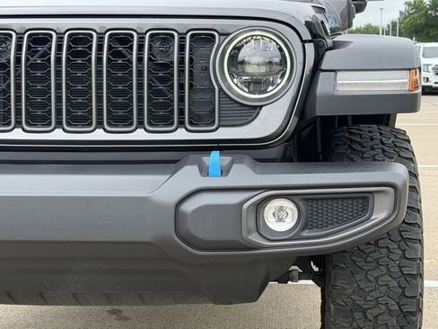 Used 2025 Jeep Wrangler Unlimited Rubicon 4xe w/ Safety Group AWD/4WD image 8