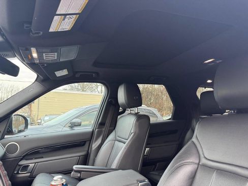 Used 2017 Land Rover Discovery SE image 26