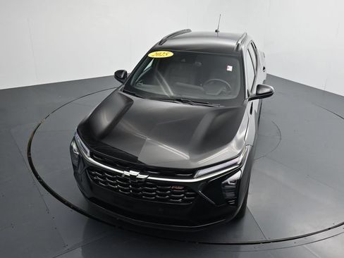 Used 2025 Chevrolet Trax RS w/ Driver Confidence Package FWD image 25