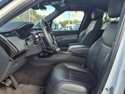 Used 2025 Land Rover Range Rover Sport SE AWD/4WD image 17