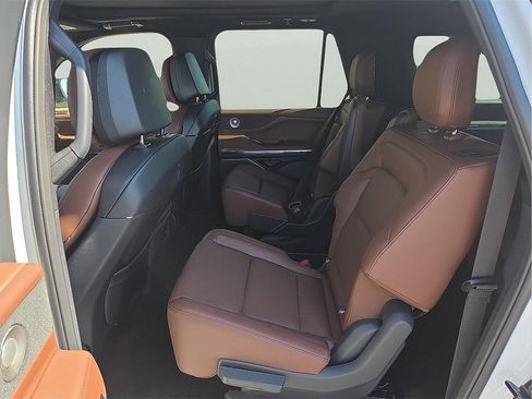 New 2025 Lincoln Navigator L Reserve image 10