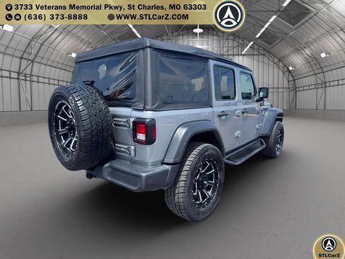 Used 2018 Jeep Wrangler Unlimited Sport AWD/4WD image 3