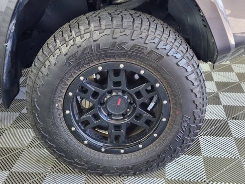 Used 2018 Toyota 4Runner TRD Off-Road Premium AWD/4WD image 9