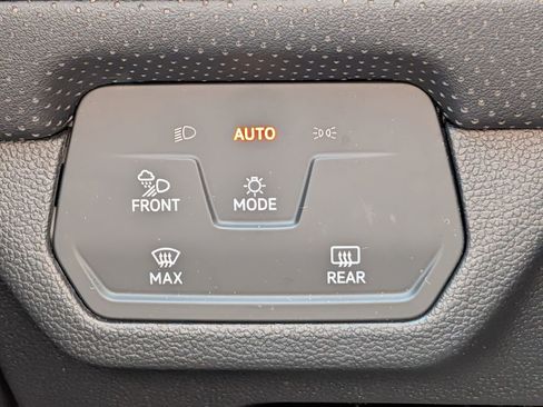 Used 2025 Volkswagen Atlas SE AWD/4WD image 36