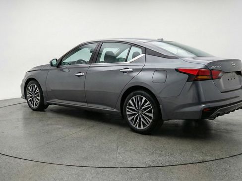 Used 2025 Nissan Altima 2.5 SV image 6