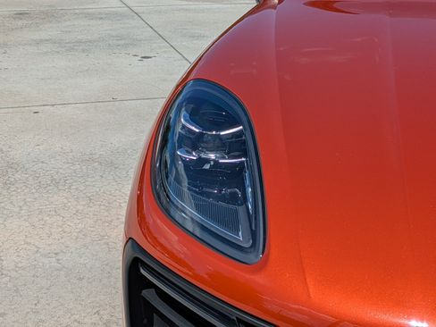 Used 2024 Porsche Macan image 7