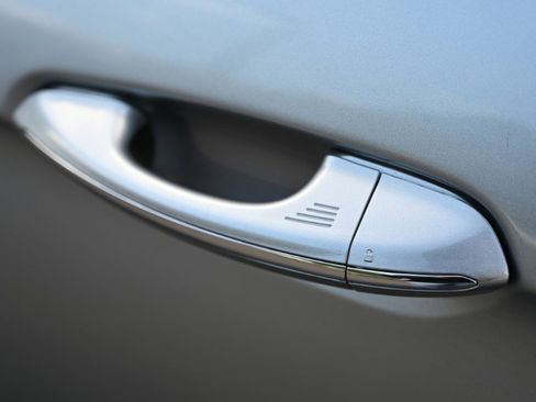 Used 2024 Ford Edge Titanium image 12