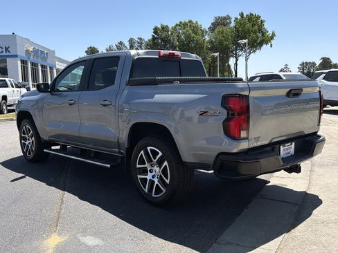 Used 2023 Chevrolet Colorado Z71 w/ Z71 Convenience Package 2 AWD/4WD image 10
