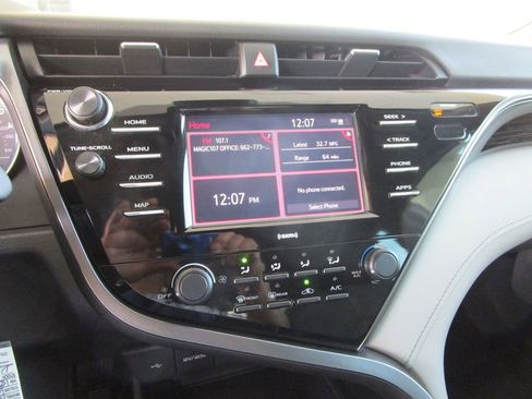 Used 2020 Toyota Camry LE image 25