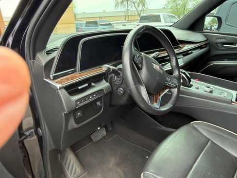 Used 2022 Cadillac Escalade Premium Luxury AWD/4WD image 4