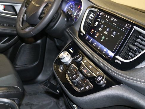 Used 2022 Chrysler Pacifica Touring-L w/ S Appearance Package FWD image 47