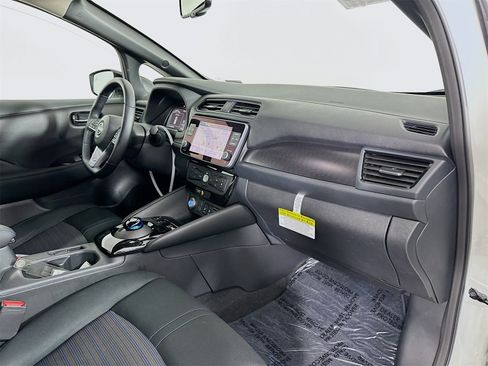 Used 2025 Nissan Leaf SV Plus image 28