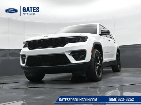 Used 2025 Jeep Grand Cherokee 4WD image 49