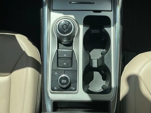 Used 2024 Ford Explorer XLT w/ Equipment Group 202A AWD/4WD image 15
