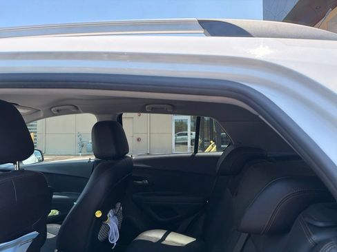 Used 2018 Chevrolet Trax LT w/ LT Convenience Package FWD image 18