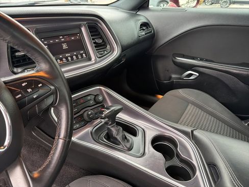 Used 2018 Dodge Challenger SXT image 27