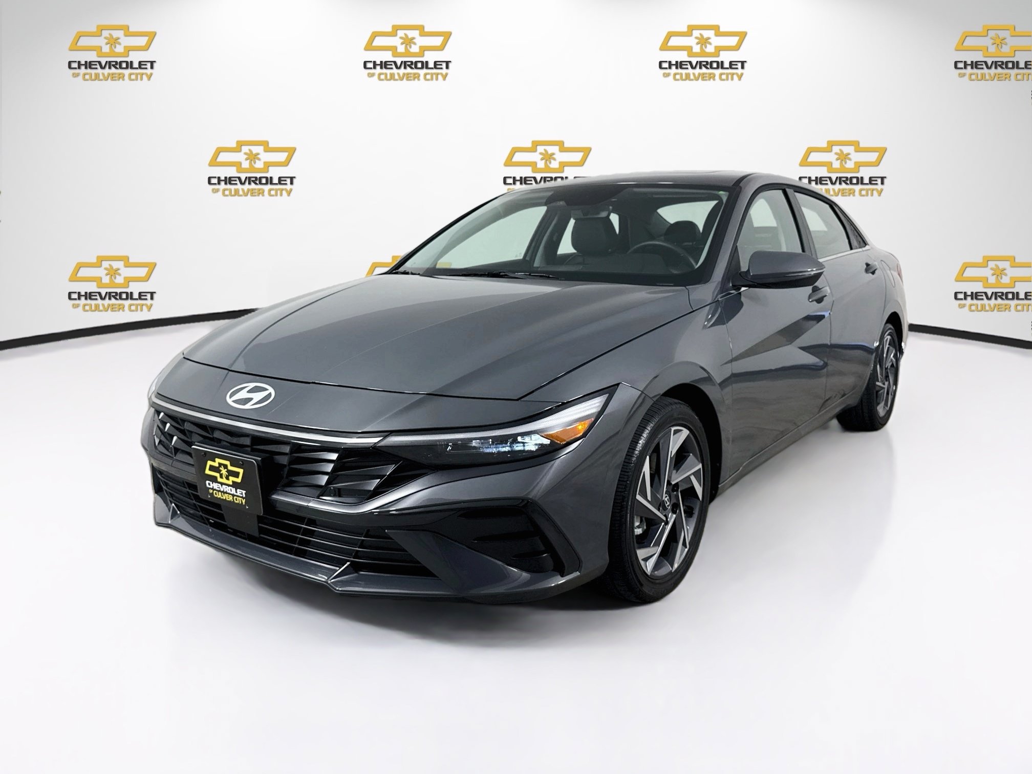 Used 2025 Hyundai Elantra Limited FWD image 3