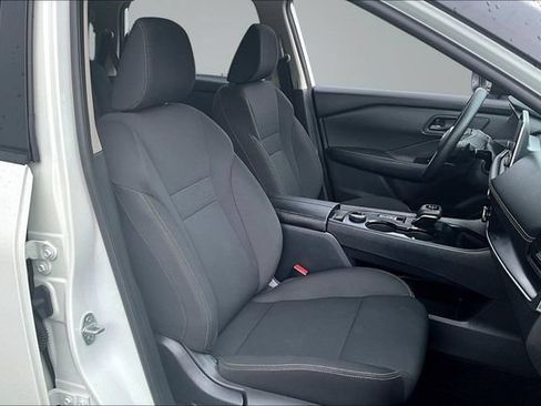 Used 2025 Nissan Rogue S AWD/4WD image 28