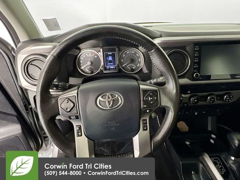 Used 2020 Toyota Tacoma SR5 AWD/4WD image 8