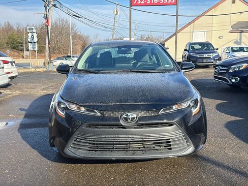 Used 2025 Toyota Corolla LE image 2