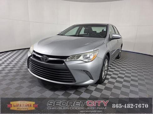 Used 2016 Toyota Camry XLE image 3