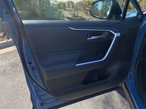 Used 2023 Toyota RAV4 SE image 17