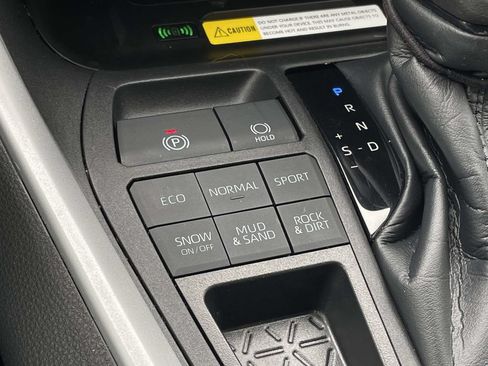 Used 2022 Toyota RAV4 XLE AWD/4WD image 21