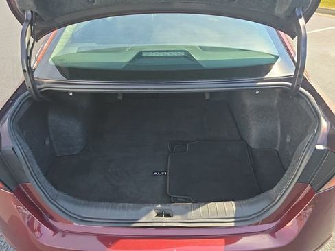 Used 2024 Nissan Altima 2.5 SV image 13