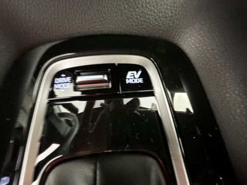 Used 2024 Toyota Corolla SE w/ Convenience Package image 23