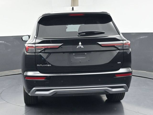 Used 2025 Mitsubishi Outlander SE FWD image 35