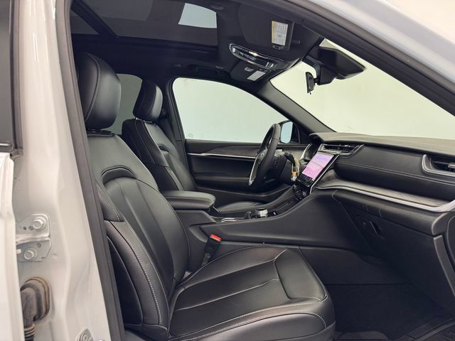 Used 2025 Jeep Grand Cherokee L Limited RWD image 18