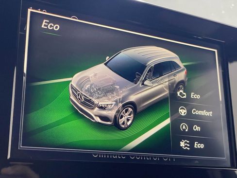 Used 2019 Mercedes-Benz GLC 300 4MATIC w/ AMG Line image 26