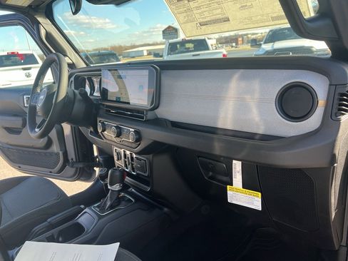 New 2025 Jeep Gladiator Sport image 12