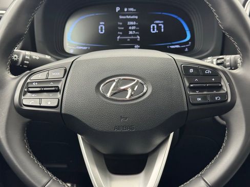 Used 2025 Hyundai Venue SEL FWD image 19