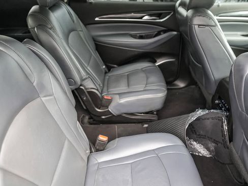 Used 2018 Buick Enclave Essence image 16