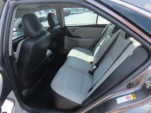 Used 2016 Toyota Camry SE FWD image 19
