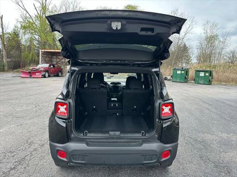 Certified 2022 Jeep Renegade Altitude w/ Convenience Group AWD/4WD image 18