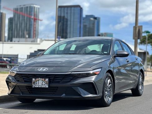Used 2024 Hyundai Elantra SEL FWD image 1