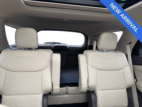 Used 2020 Ford Explorer Platinum w/ Premium Technology Package AWD/4WD image 14