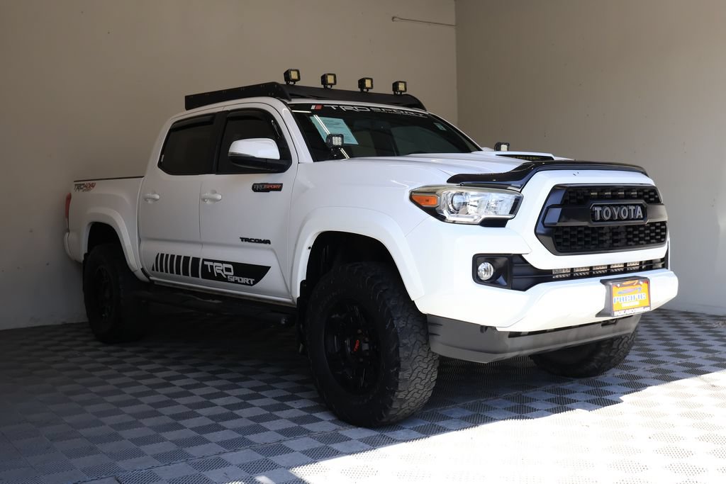 Used 2016 Toyota Tacoma TRD Sport AWD/4WD image 6