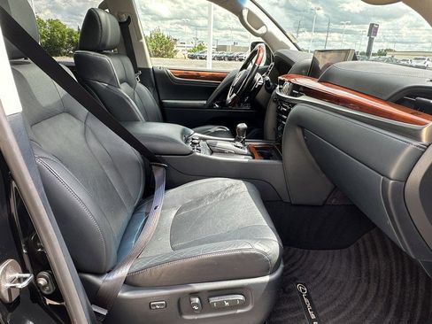 Used 2019 Lexus LX 570 4WD w/ Luxury Package image 21